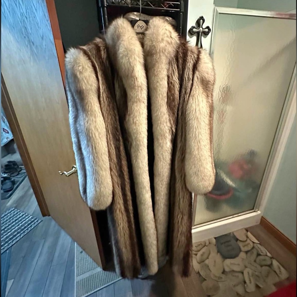 Elegant real Raccoon Fur Coat with fox fur